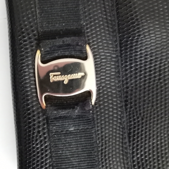 Authentic Salvatore Ferragamo Vara Black Textured Saffiano Leather Bifold Wallet - Picture 2 of 13